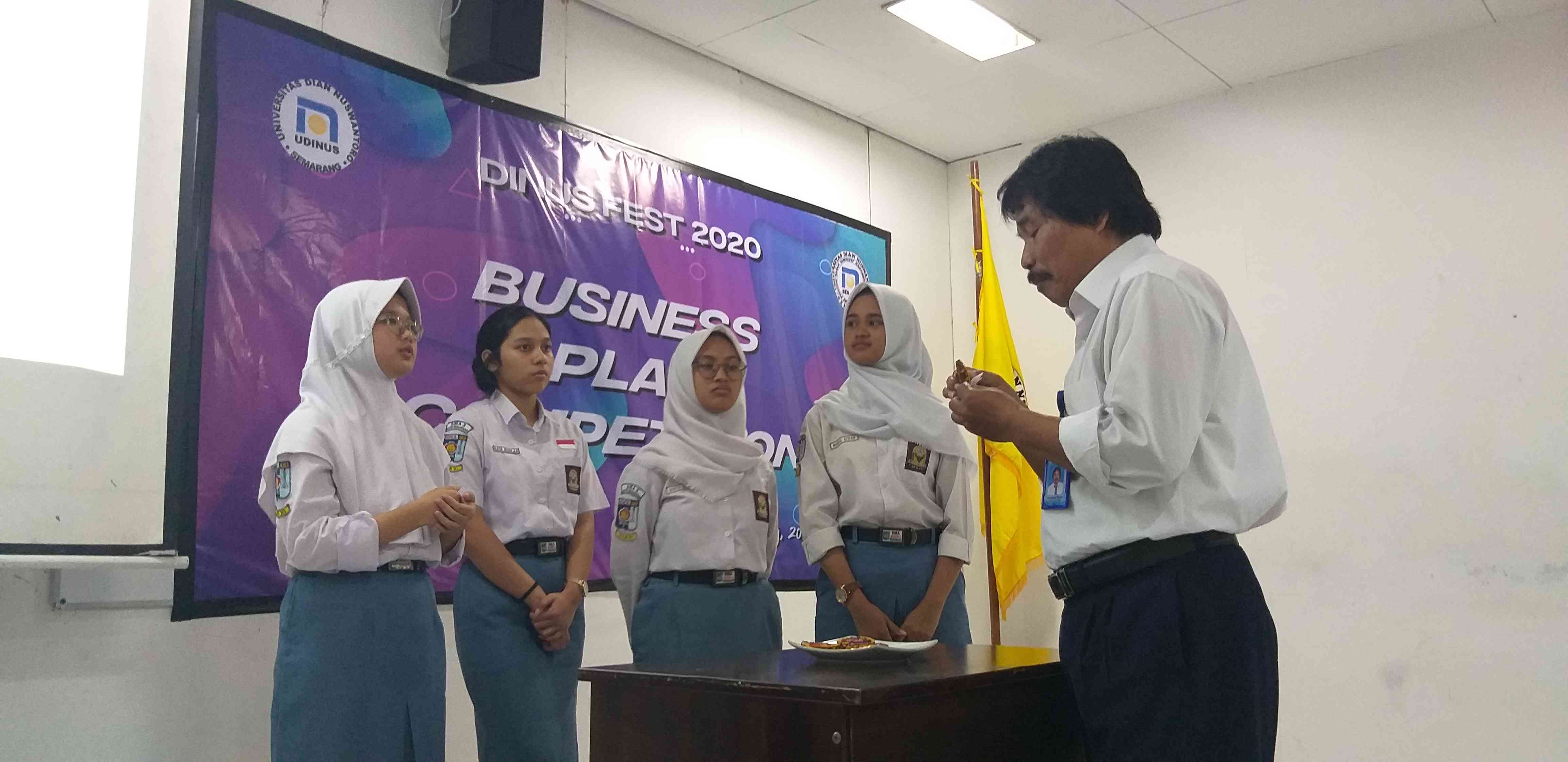 Presentasi dari SMAN 3 Semarang